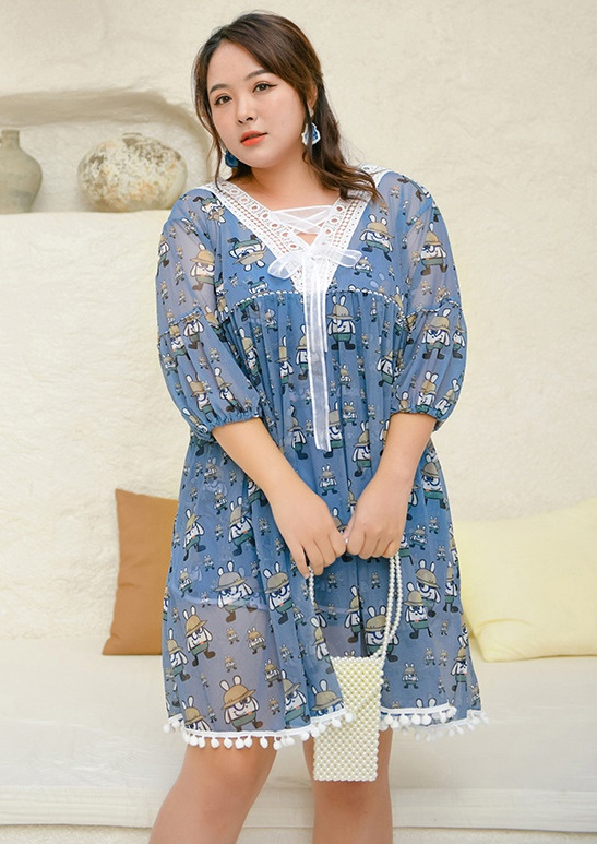 ชุดว่ายน้ำคนอ้วน 6xlพร้อมส่ง :ชุดว่ายน้ำset 3ชิ้นไซส์ใหญ่สีฟ้าแต่งลายการ์ตูนมีบรา กางเกงขาสั้นและเสื้อคลุมแต่งสายผูกโบว์ด้านหน้าแบบน่ารักมากๆจ้า: ขนาด- บรารอบอก 38 - 46 นิ้ว- เอว 36 - 44 นิ้ว- สะโพก 40 - 54 นิ้ว- เสื้อคลุมรอบอกกว้าง 52 นิ้ว