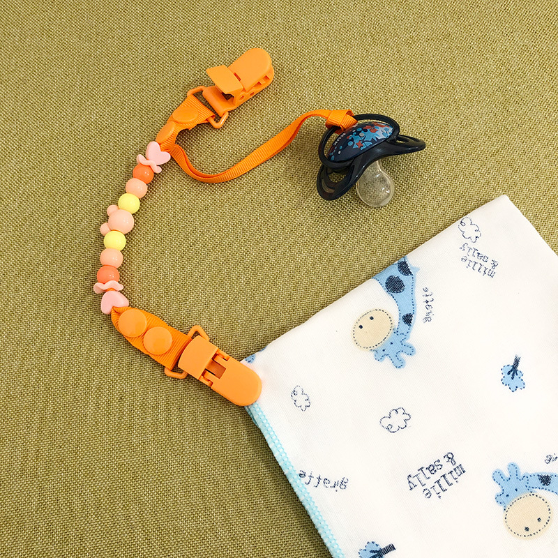 ที่หนีบผ้าเช็ดหน้าเด็ก ลายลูกปัด คล้องจุกหลอกได้ สายคล้องกันหล่น กันตก ที่หนีบผ้าเช็ดน้ำลาย