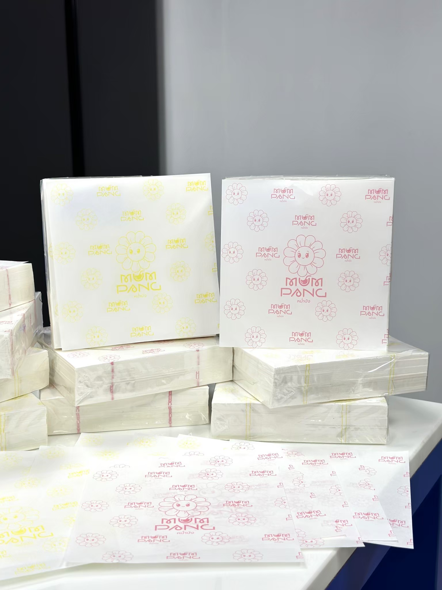 ผลงานกระดาษรองขนม