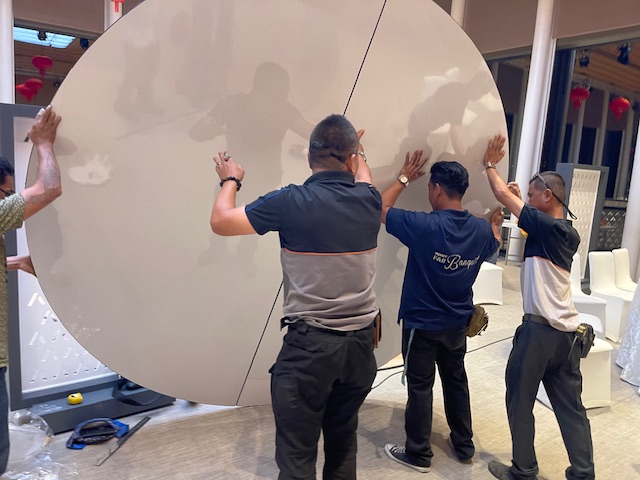 Trp. Trp.ทีอาร์พี ชุดโต๊ะกลม 20 ที่นั่ง พร้อมชุดจานหมุนอาหาร และ ฐานรองหมุนไฟฟ้าถ่านชาร์ทรีโมท