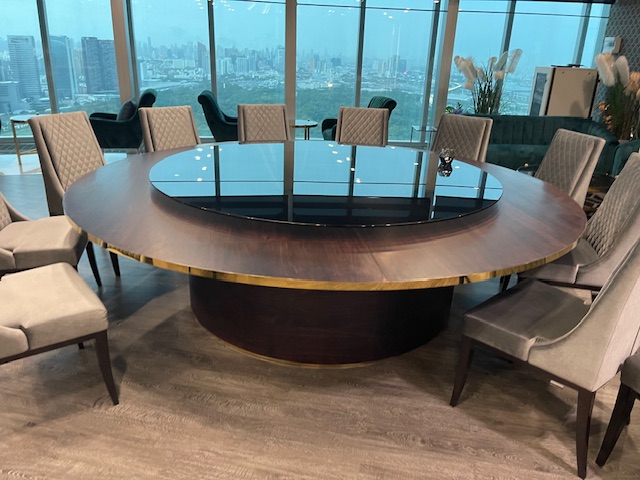 Trp. โต๊ะกลม ขอบคิ้วทอง ขนาด 280 ซม.พร้อมชุดจานหมุนอาหาร กระจกกรม 200 ซม.ฐานรองหมุนไฟฟ้าถ่านชาร์ทรีโมท 1 ชุด