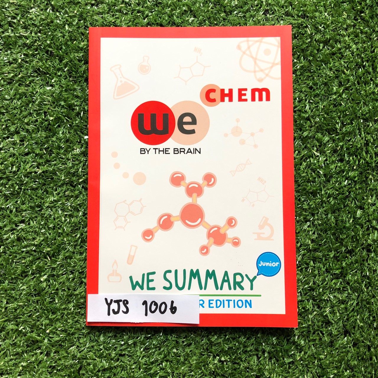 YJS1006 [The Brain เดอะเบรน] We Summary Junior สรุปเคมี ม.ต้น หนังสือพิมพ์สี พร้อมรูปภาพประกอบ มีทั้งเนื้อหาสรุป พร้อมตัวอย่างโจทย์ ยังไม่มีรอยเขียน มี 66หน้า ขายเกินราคาปก ขาย 650฿