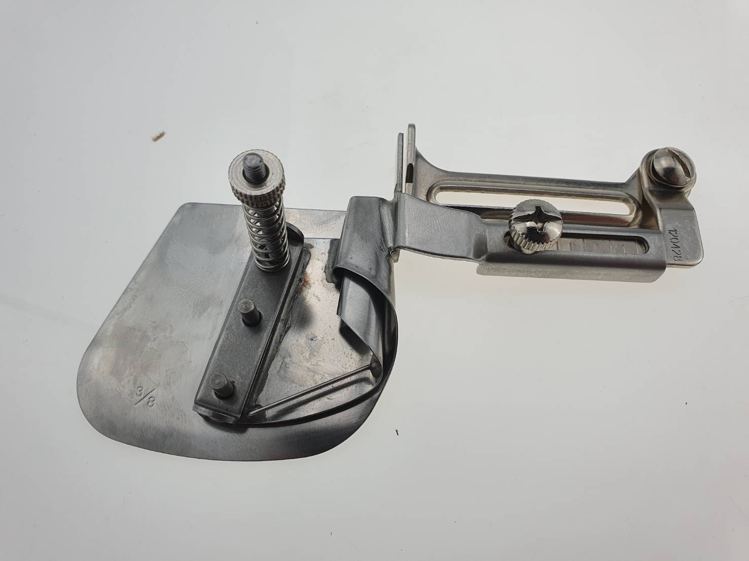 ซองห่อยางสำหรับจักรอุตสาหกรรมเข็มเดี่ยว ซองกุ๊นยาง ใช้สำหรับเย็บขอบยางเพื่อลดขั้นตอนการทำงาน