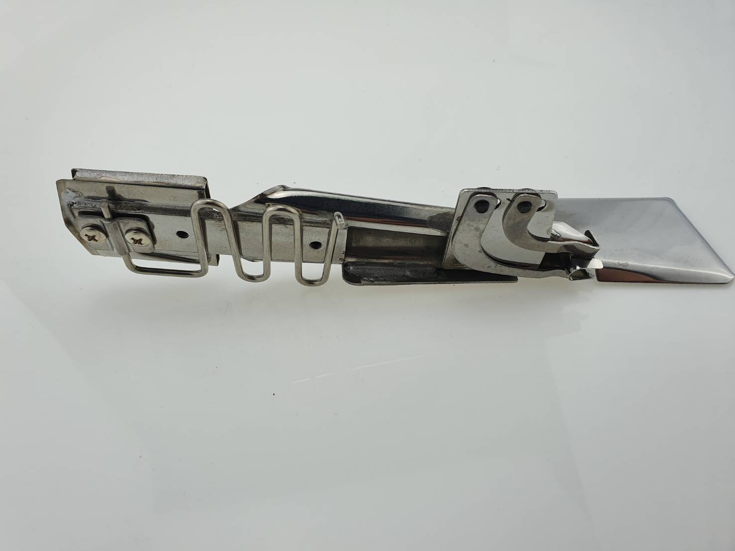 ซองกุ้น ซองกุ๊นจักรลาพื้นเรียบ สำหรับจักรลาอุตสาหกรรม ติดตั้งได้ง่ายโดยไม่ต้องปรับแต่งจักรแต่อย่างไร