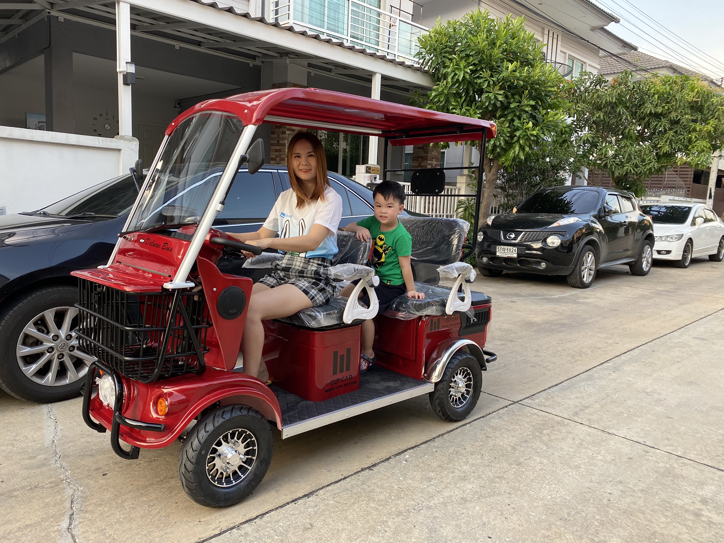 รถไฟฟ้า 4 ล้อ 3 ที่นั่ง รุ่น M-01 ยี่ห้อ CLP CAR สีแดง ขับแฮนด์บิด