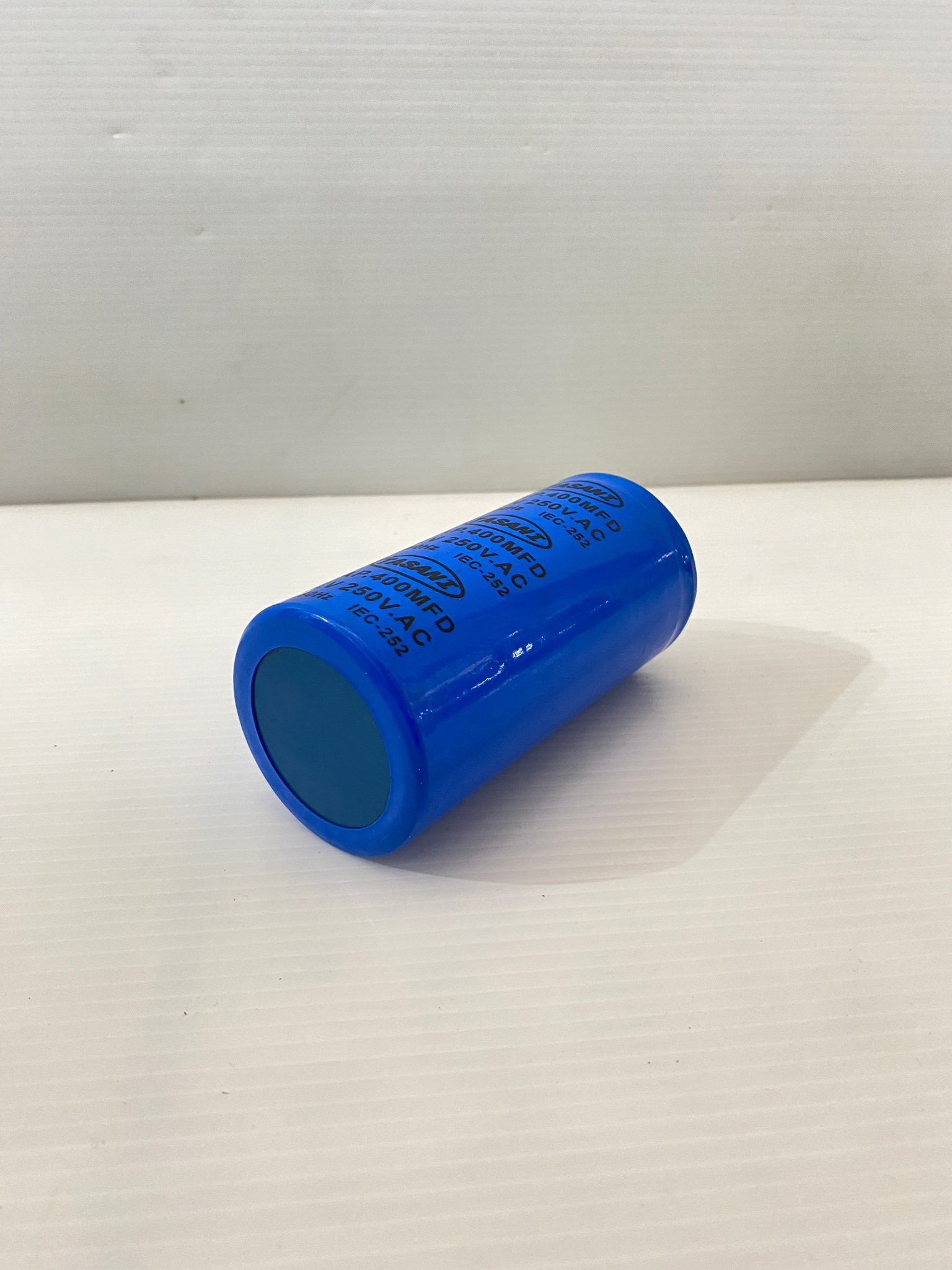 คาปาซิเตอร์ (คอนเดนเซอร์) 400uFx250v. TASANI