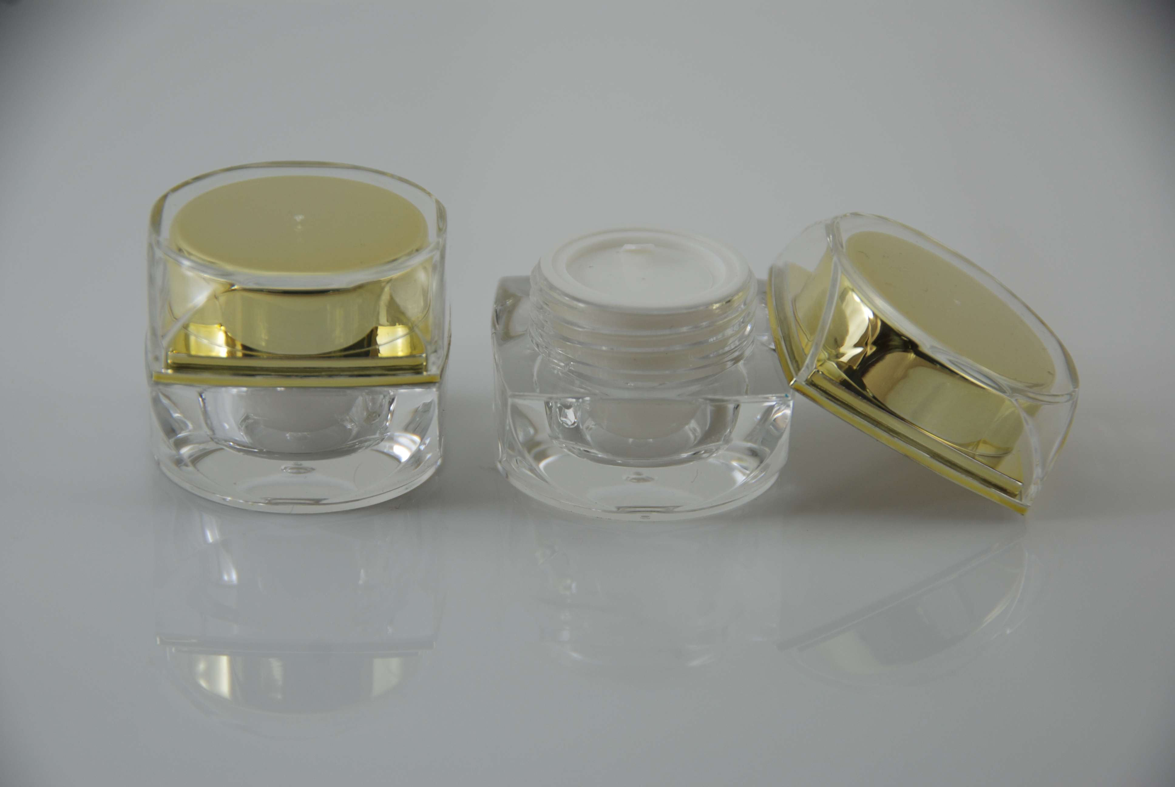 กระปุกอะคริลิก 8 เหลี่ยม ขนาด 10 กรัม