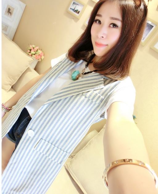 เสื้อผ้าแฟชั่นผู้หญิง ((พร้อมส่ง)) : เสื้อแฟชั่น เสื้อคลุมลายทางสีฟ้าขาว เก๋ เก๋ ดีจ้า