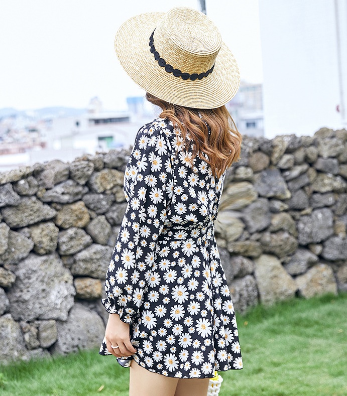 ชุดว่ายน้ำไซส์ใหญ่ 5xlพร้อมส่ง :ชุดว่ายน้ำคนอ้วนเที่ยวทะเลสีดำแต่งลายดอกไม้สีขาวผูกคอ set 3 ชิ้นมีบรา กางเกงขาสั้นและชุดคลุมแบบสวย น่ารักมากๆจ้า:บรารอบอก36-44นิ้ว เอว34-44นิ้ว สะโพก38-48นิ้ว เสื้อคลุมรอบอกกว้าง 44นิ้ว