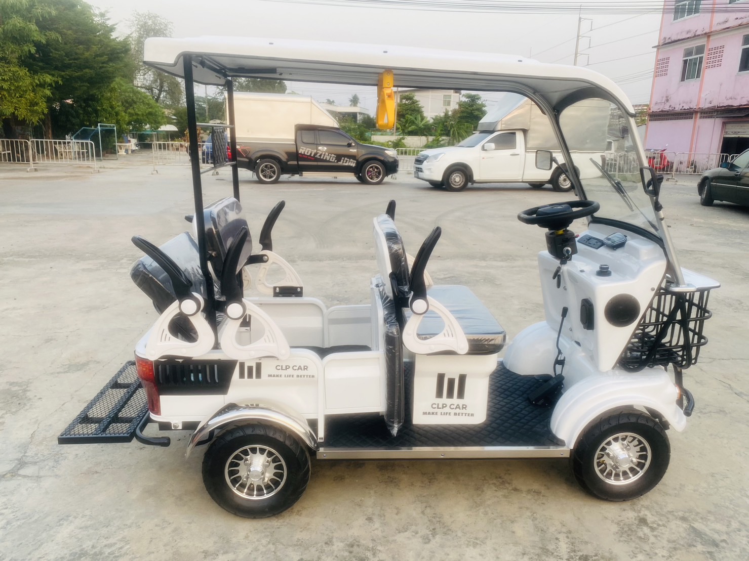 รถกอล์ฟไฟฟ้า 4 ล้อ 6 ที่นั่ง รุ่น M-04T ขับแบบพวงมาลัย