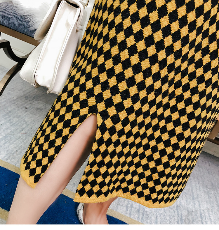 เอี๊ยมกระโปรงคลุมท้องยาว ผ้าไหมพรมยืดตัวนิ่ม มาพร้อมเสื้อแขนยาวใส่น่ารักมากค่ะ