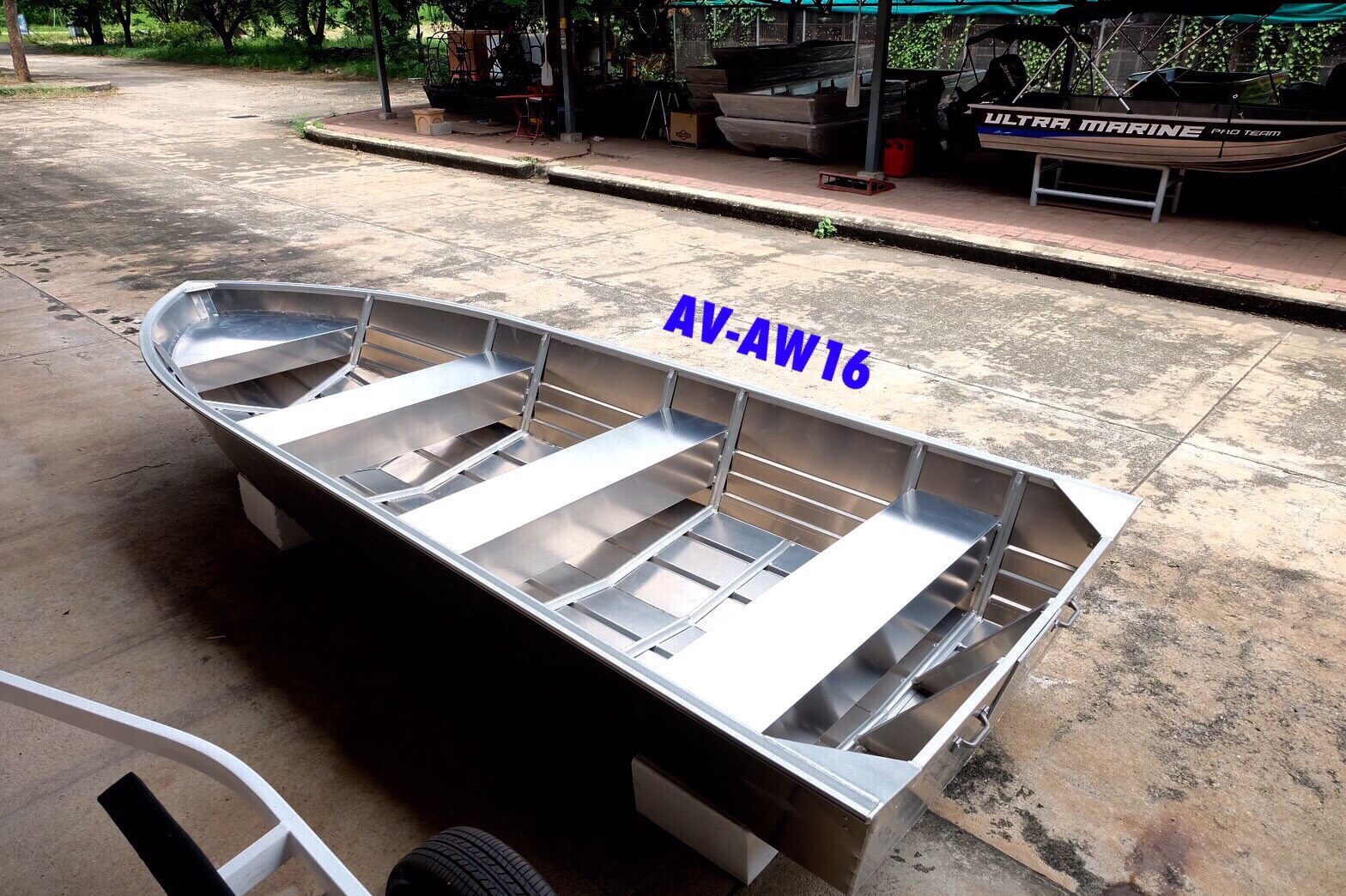 เรือท้องวีรุ่น AV-AW16