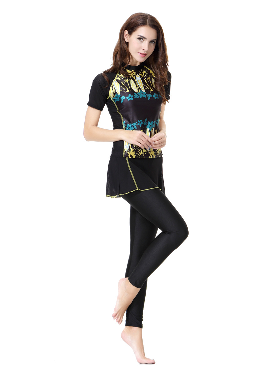 ชุดว่ายน้ำคนอ้วน แบบสปอร์ตพร้อมส่ง :ชุดว่ายน้ำไซส์ใหญ่สีดำแต่งลายสวย .มีเสื้อแขนสั้นและกางเกงขายาวติดกระโปรงสีสันสดใสแบบเก๋น่ารักสุดๆจ้า:รอบอก40-50นิ้ว เอว36-44นิ้ว สะโพก40-52นิ้ว