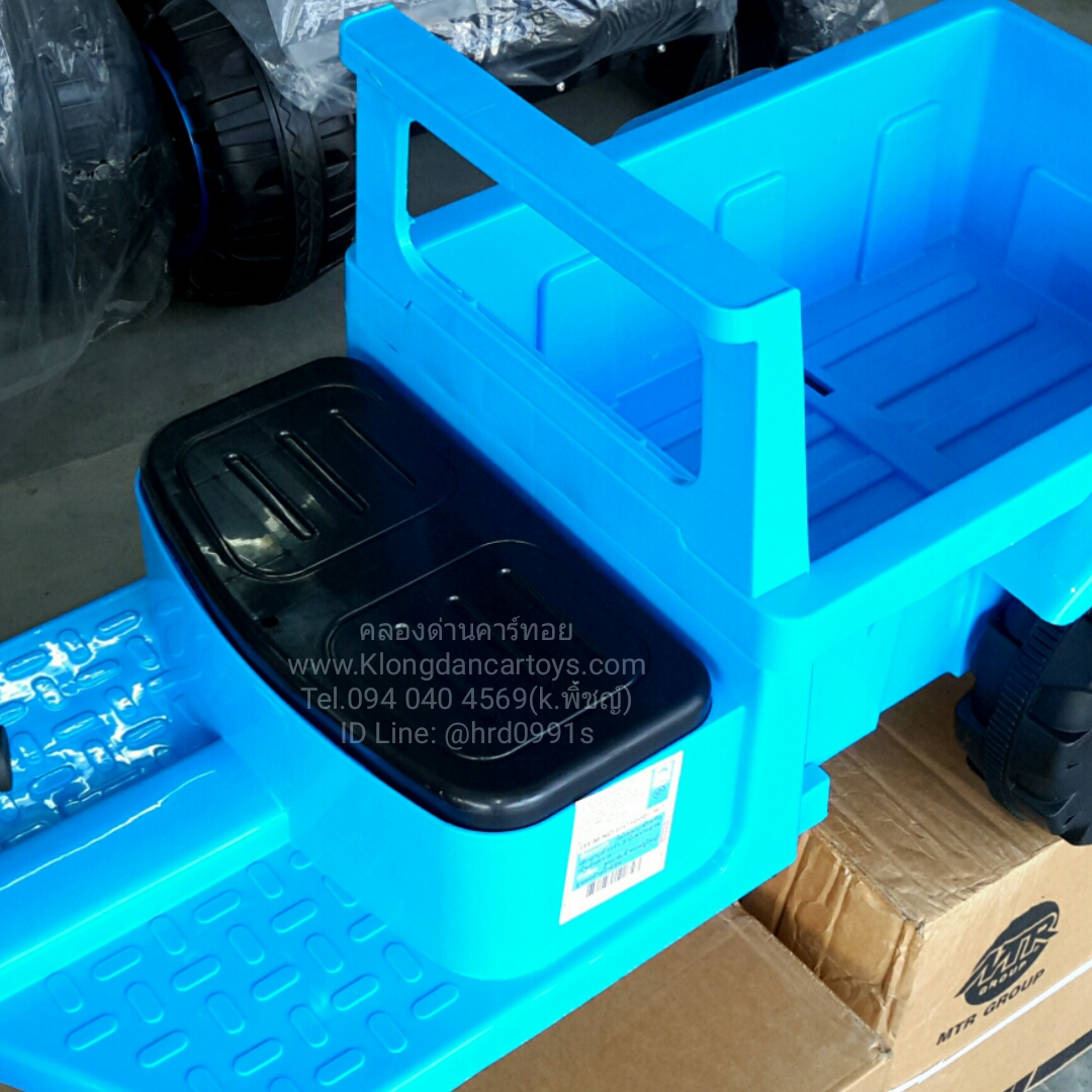 รถเด็กอีแต๋นไถนาแบตเตอรี่(2มอเตอร์2แบต12v, ปรับเลื่อนที่นั่งได้3ระดับ, มีเสียงเครื่องรถไถ เล่นUSBได้ มีเพลงในตัว และมีไฟ มีกล่องเก็บของ วิ่งได้จริง กะบะกว้างมาก)