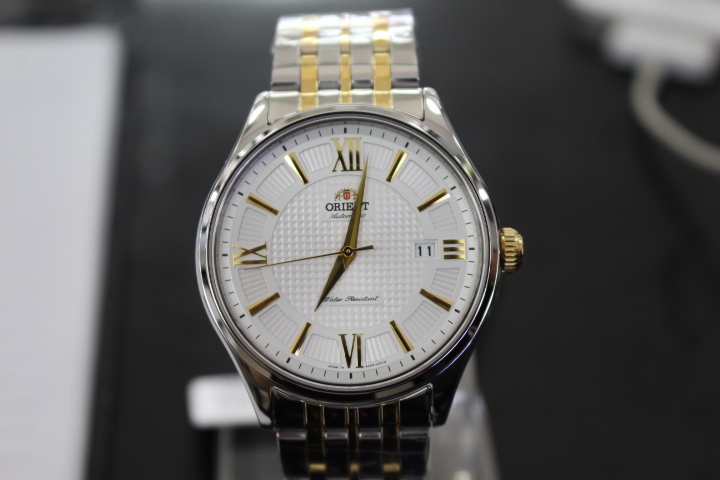 Orient SAC04002W0 นาฬิกาผู้ชาย Automatic Classic Two-Tone Japan Made Men's Watch