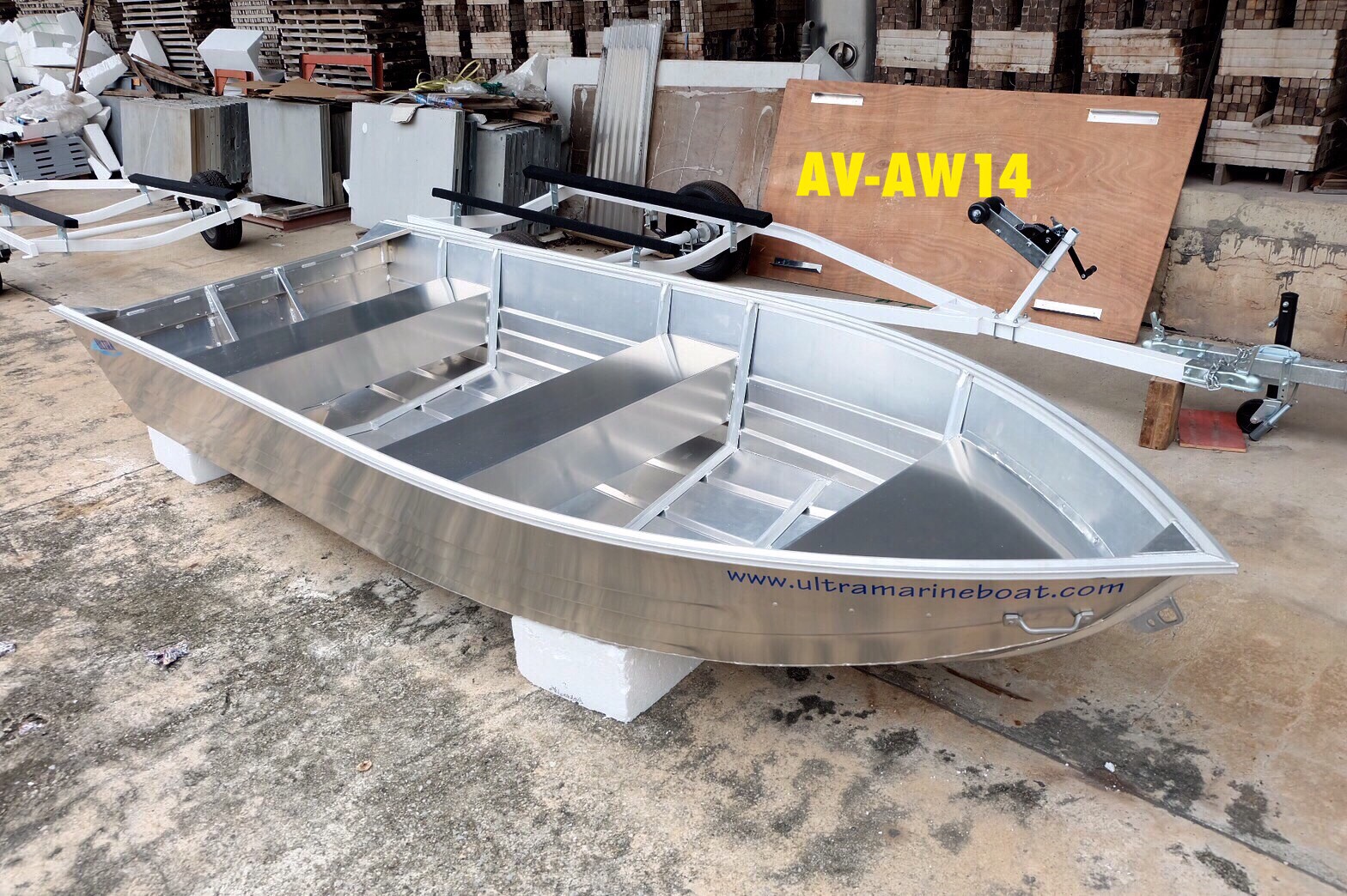 เรือท้องวีรุุ่น AV-AW14