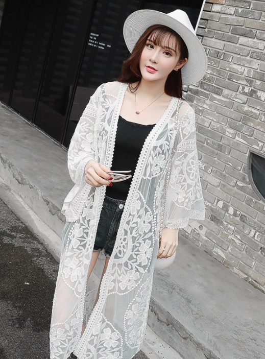 เสื้อคลุมแฟชั่น พร้อมส่ง : เสื้อคลุมสีขาวแต่งผ้าลูกไม้ลายสวย แบบเก๋มากจ้า