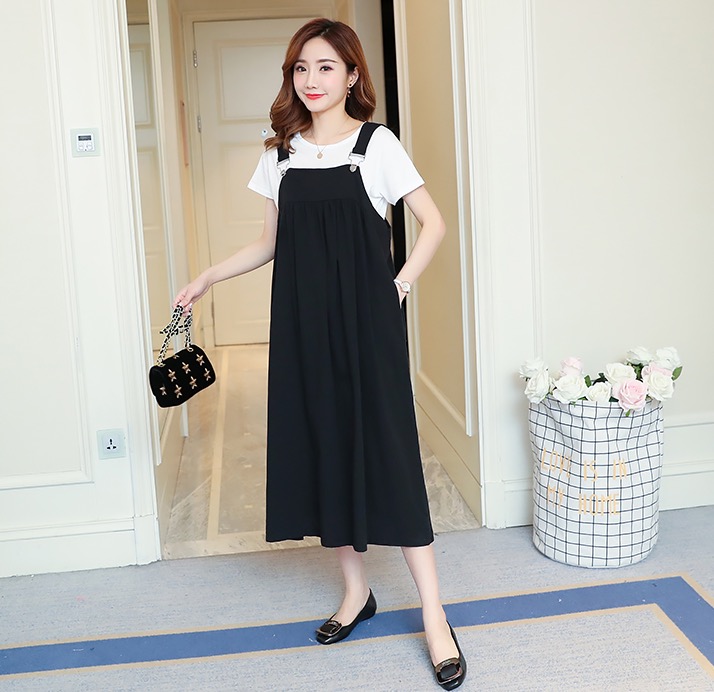 เอี๊ยมกระโปรงคลุมท้องยาว ผ้านิ่มทิ้งตัวสวย มีกระเป๋าข้าง มาพร้อมเสื้อยืดสีขาว สวยใส่ได้ถึงคลอดค่ะ M,L,XL,XXL