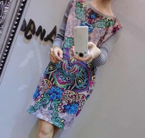 ((พร้อมส่ง)) เสื้อผ้าแฟชั่นผู้หญิง : เดรสสีชมพูอ่อน แต่งลายกราฟฟิกสีสัน น่ารัก น่ารักจ้า