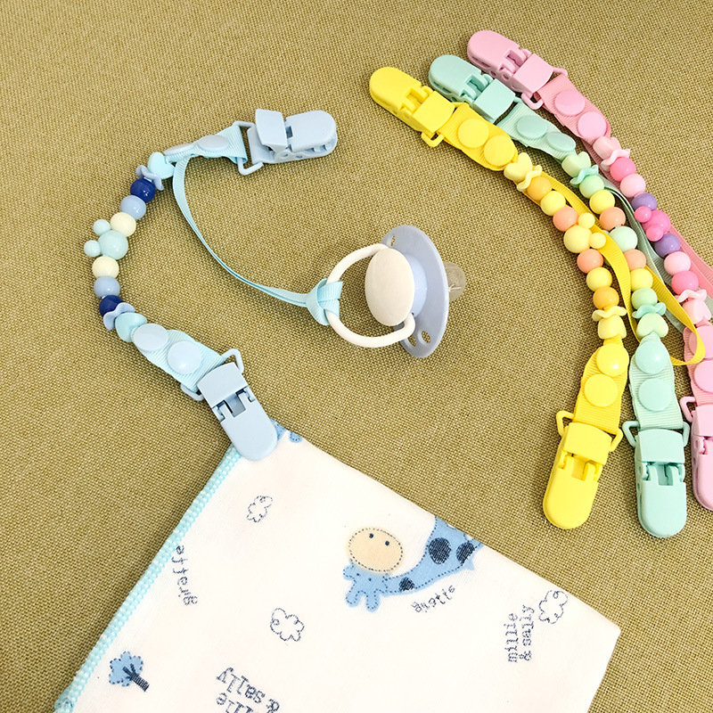 ที่หนีบผ้าเช็ดหน้าเด็ก ลายลูกปัด คล้องจุกหลอกได้ สายคล้องกันหล่น กันตก ที่หนีบผ้าเช็ดน้ำลาย