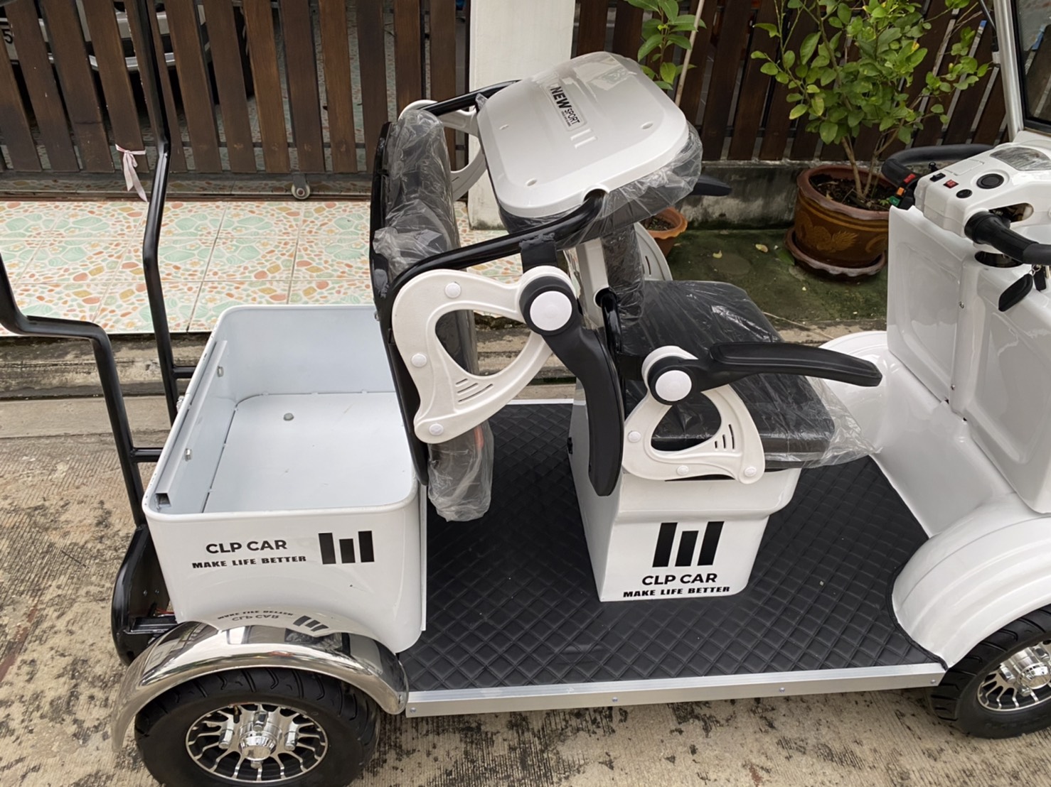 รถไฟฟ้า 4 ล้อ 3 ที่นั่ง รุ่น M-03 ยี่ห้อ CLP CAR ขับแฮนด์บิด ขาว