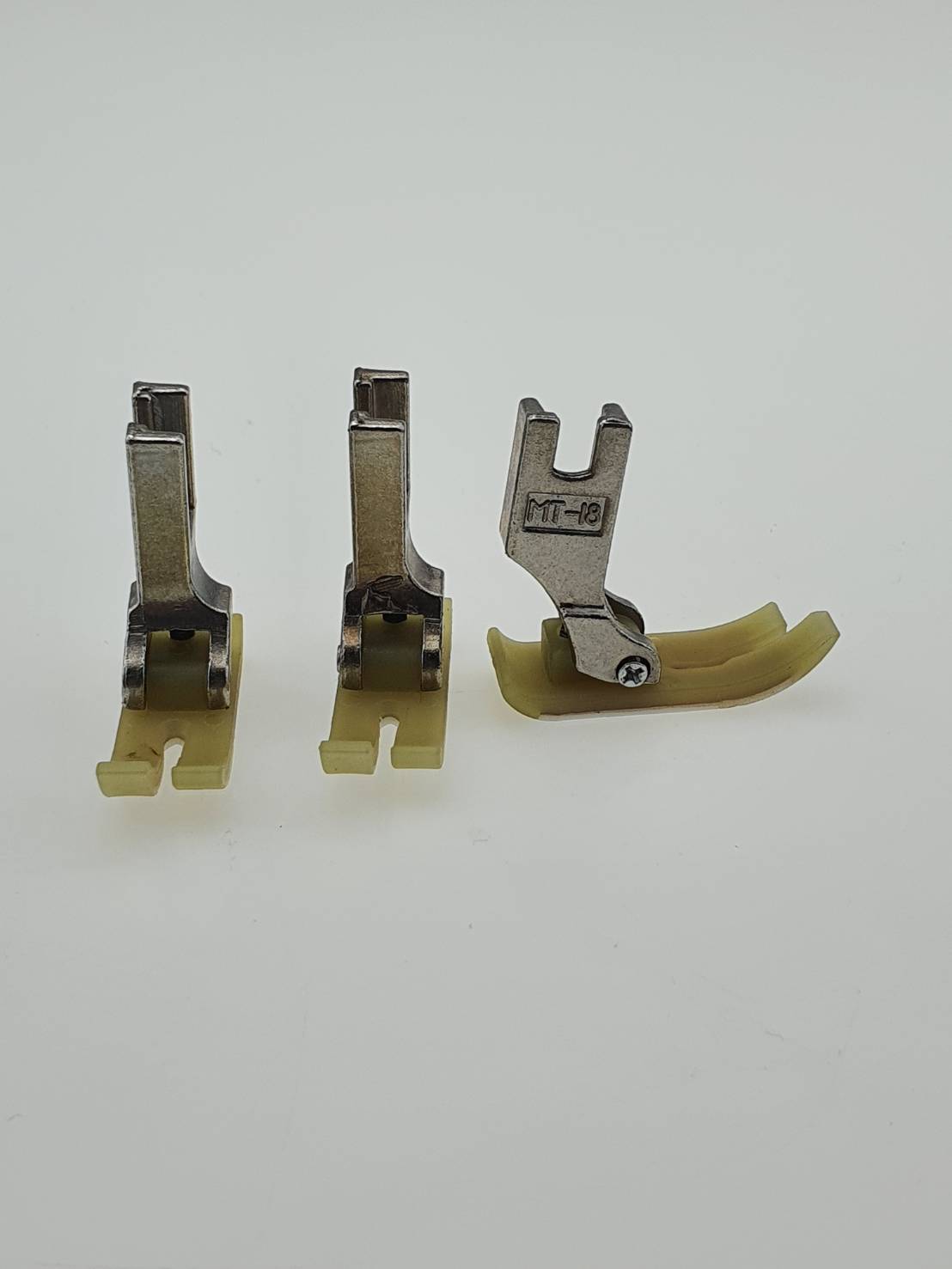 ตีนผีพลาสติก ตีนผีเทปล่อน (MT-18) สำหรับจักรเย็บอุตสาหกรรม