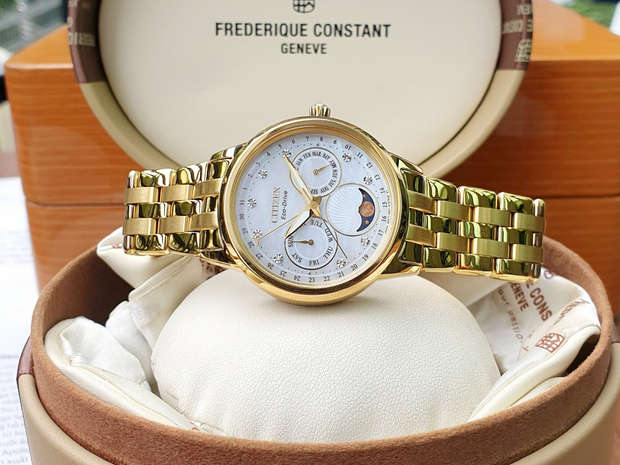 Citizen FD0002-57D นาฬิกาผู้หญิง Eco-Drive Calendrier Moon Phase Women's Watch