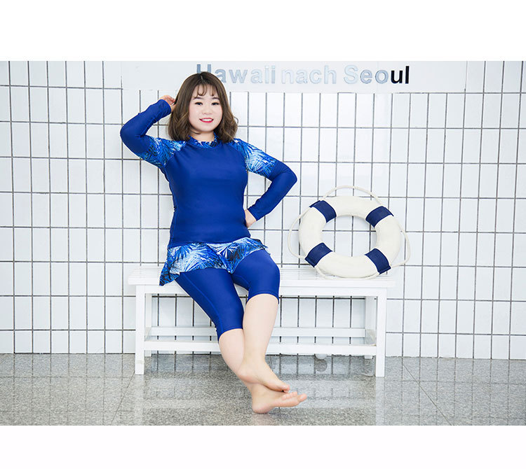 ชุดว่ายน้ำคนอ้วน แบบสปอร์ตพร้อมส่ง :ชุดว่ายน้ำไซส์ใหญ่แขนยาวสีน้ำเงินแต่งลาย. กางเกงติดกระโปรงแบบสวยน่ารักมากๆจ้า:รอบอก42-52นิ้ว เอว38-48นิ้ว สะโพก42-54นิ้ว