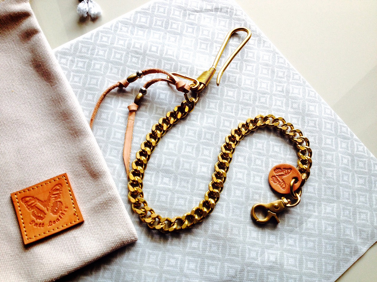 พวงกุญแจคล้องพร้อมสายทองเหลืองแท้ /Brass Keychain