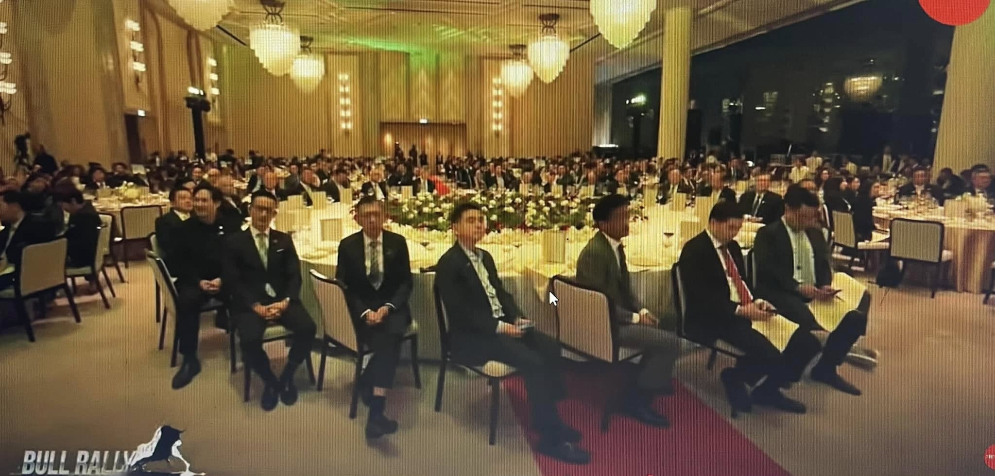 Trp.ทีอาร์พี Round Table 圆桌会议 餐桌 中式餐桌 配有旋转镜组 โต๊ะกลมขนาด 600 ซม. ขาสเตนเลส เและ เก้าอี 30-36 ตัว โต๊ะจีนโต๊ะทานอาหารทานข้าว Trp.Tablechairthai / ทีอาร์พี.โต๊ะเก้าอี้ไทย