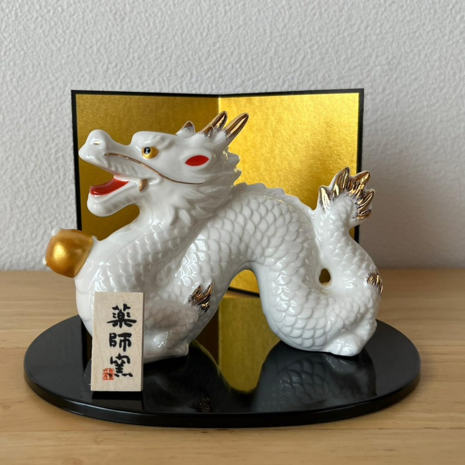 [PRE-ORDER] มังกรขาว ถือลูกแก้วสีทอง ของมงคลญี่ปุ่น ฮวงจุ้ยโต๊ะทำงาน เสริมโชคลาภ ปีมังกร นำเข้าจากญี่ปุ่น ของตกแต่ง วันตรุษจีน White Dragon