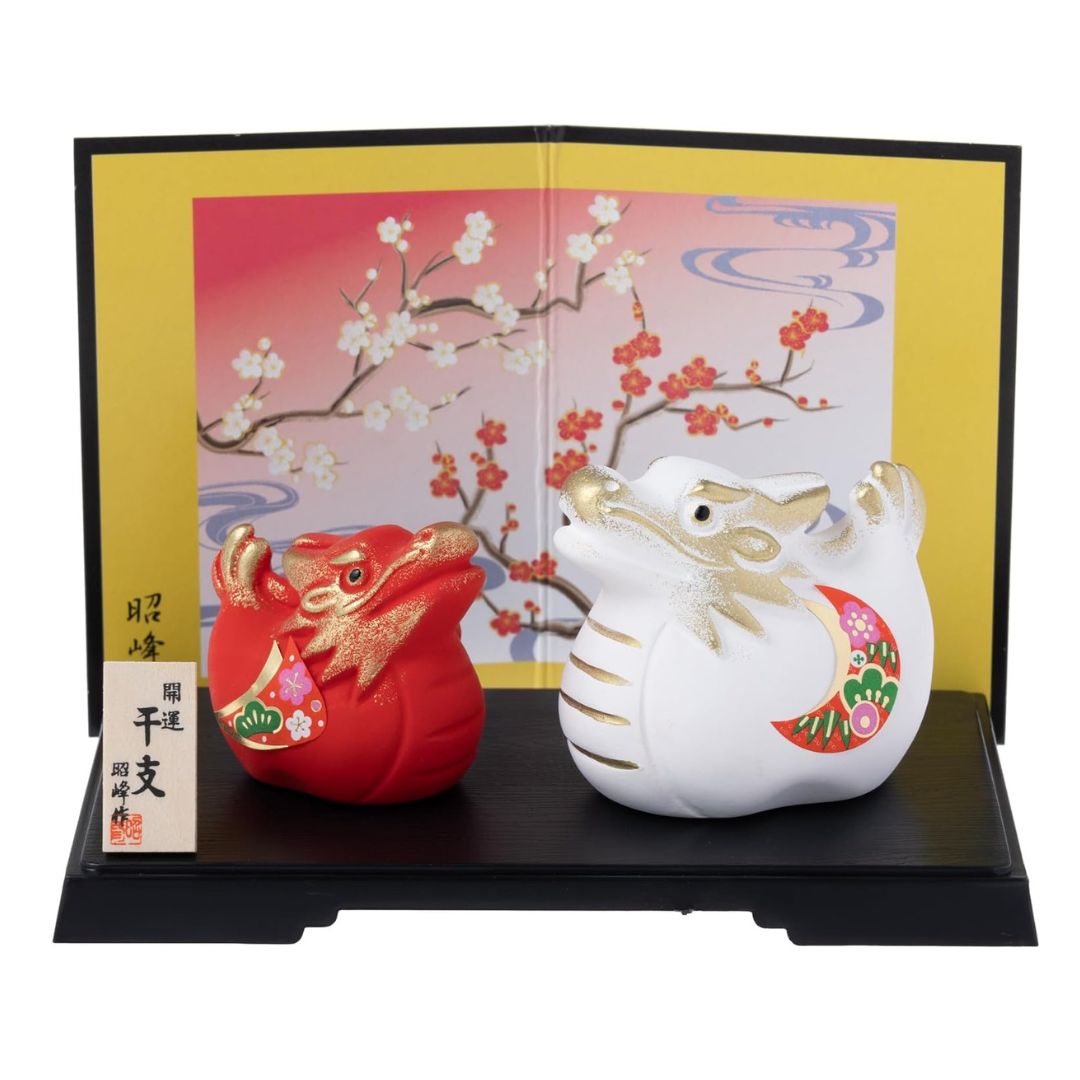 [PRE-ORDER] มังกรคู่ มังกรแดง มังกรขาว พร้อมฉากหลัง ต้นพลัมญี่ปุ่น ของมงคลญี่ปุ่น ฮวงจุ้ยโต๊ะทำงาน เสริมโชคลาภ วันตรุษจีน ปีมังกร นำเข้าจากญี่ปุ่น Dragon Zodiac 2024