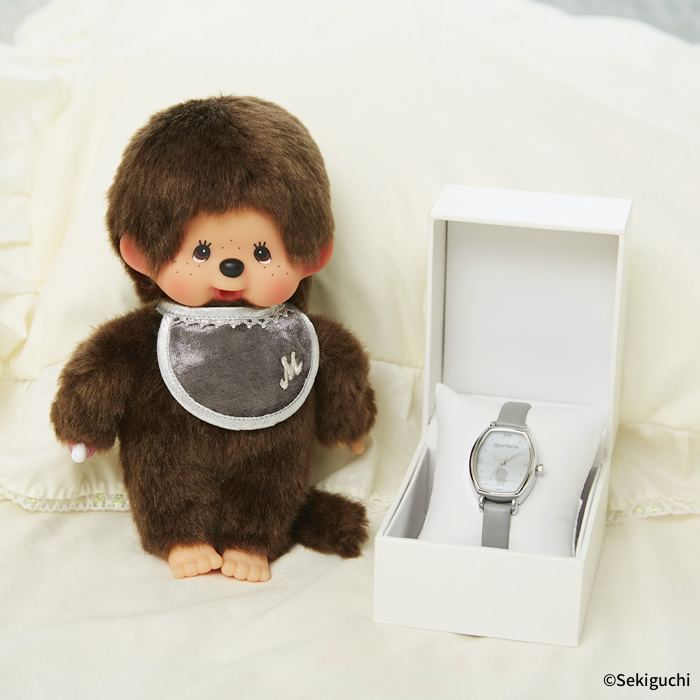 [PRE-ORDER] นาฬิกาข้อมือ ม่อนชิชิ รุ่นสีเงิน + ตุ๊กตา ม่อนชิชิคุง Size S Monchhichi H19 × W13 × D5 cm นำเข้าจากญี่ปุ่น モンチッチ腕時計セット グレー 男の子 865499