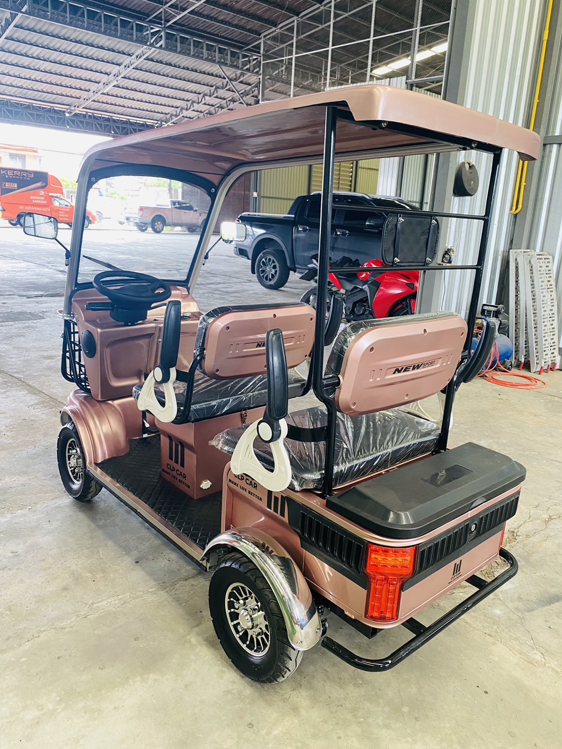 รถกอล์ฟไฟฟ้า 4 ล้อ 4 ที่นั่ง รุ่น M-04 ขับแบบพวงมาลัย