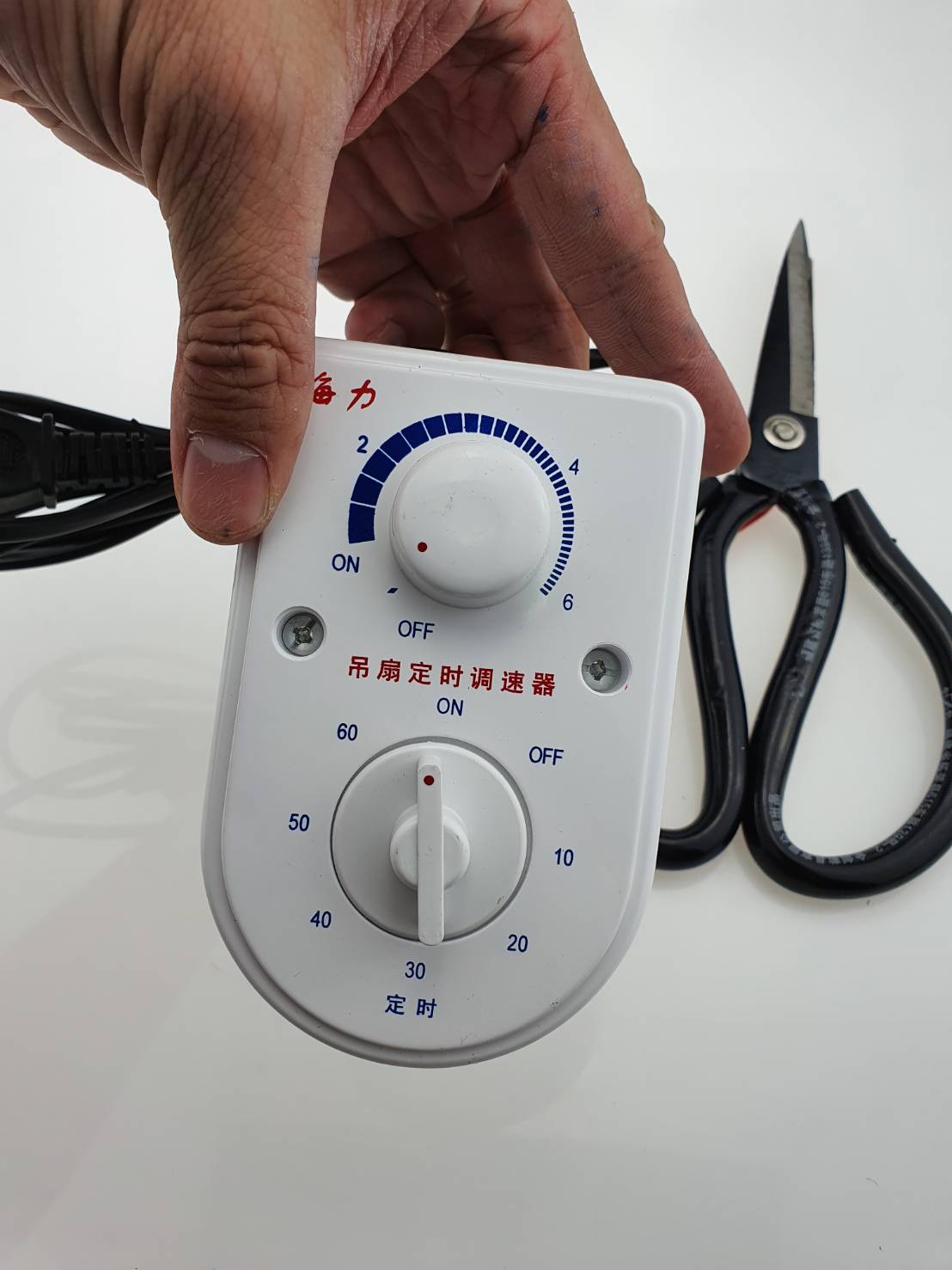 กรรไกรความร้อนตัดผ้าใช้สำหรับการตัดเสื้อผ้าให้เรียบไม่เป็นขุยร้อน 800 องศา