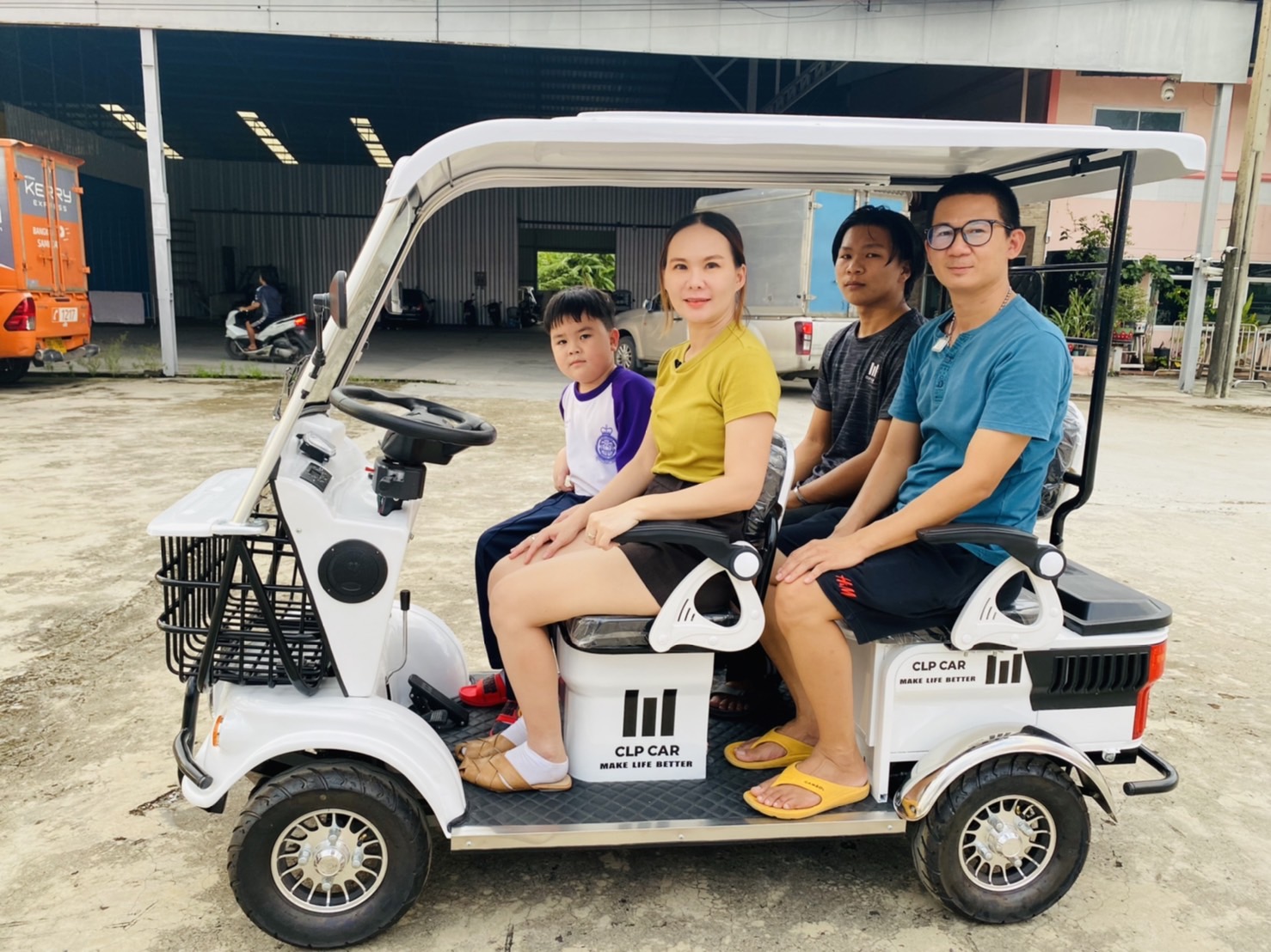 รถกอล์ฟไฟฟ้า 4 ล้อ 4 ที่นั่ง รุ่น M-04 ขับแบบพวงมาลัย