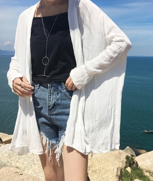 เสื้อคลุมแฟชั่น พร้อมส่ง : เสื้อคลุมสีขาว แบบเก๋มากจ้า