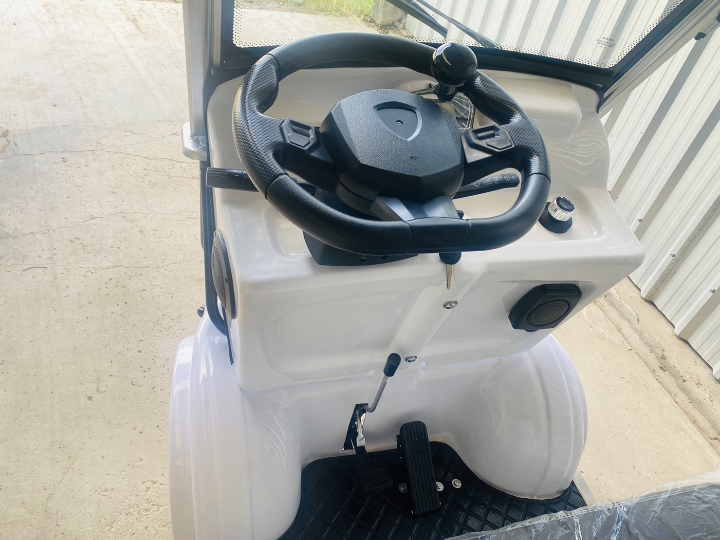 รถกอล์ฟไฟฟ้า 4 ล้อ 6 ที่นั่ง รุ่น M-04T ขับแบบพวงมาลัย