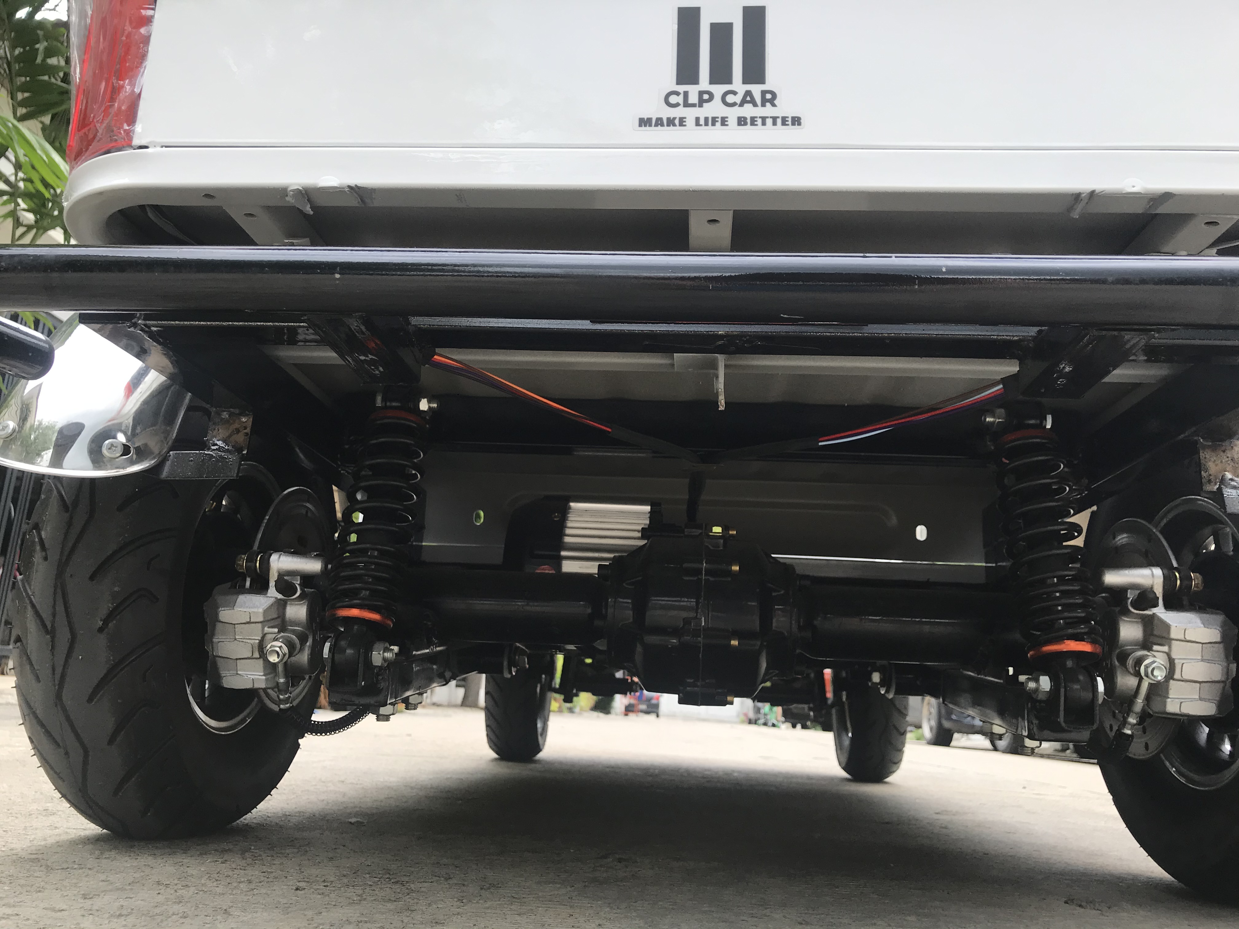 รถไฟฟ้า 4 ล้อ 3 ที่นั่ง รุ่น M-01 ยี่ห้อ CLP CAR สีขาว ขับแฮนด์บิด