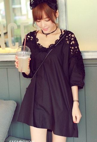 เสื้อผ้าแฟชั่นผู้หญิงพร้อมส่ง : เดรสสีดำแฟชั่น แต่งลูกไม้ น่ารักมากๆจ้า