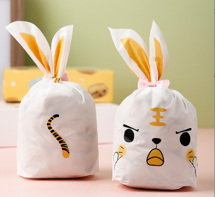 ถุงผูกหูกระต่าย ขนาด 13.5x22 ซม. แพ็คละ 47-50 ใบ (ชุดที่ 3/3)