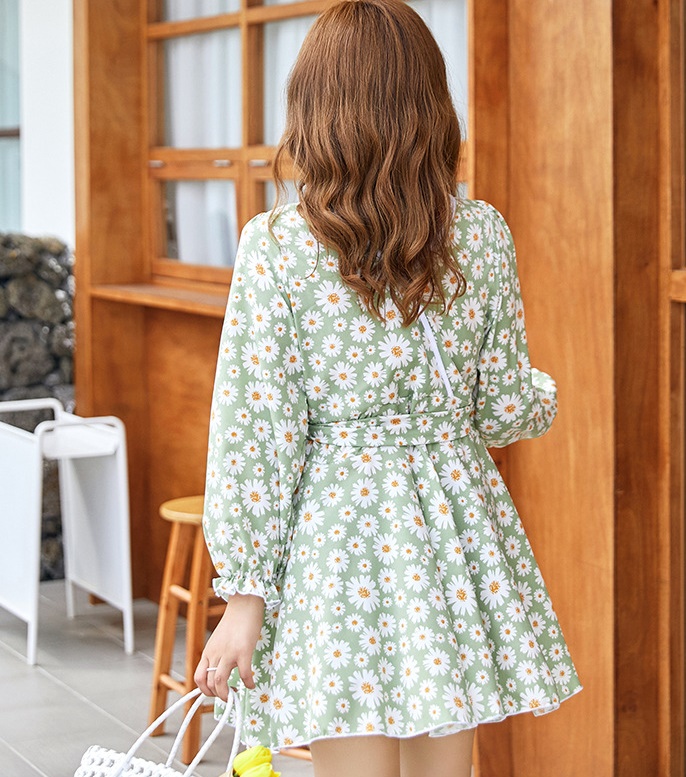 ชุดว่ายน้ำไซส์ใหญ่ 5xlพร้อมส่ง :ชุดว่ายน้ำคนอ้วนเที่ยวทะเลสีเขียวแต่งลายดอกไม้สีขาวผูกคอ set 3 ชิ้นมีบรา กางเกงขาสั้นและชุดคลุมแบบสวย น่ารักมากๆจ้า:บรารอบอก36-44นิ้ว เอว34-44นิ้ว สะโพก38-48นิ้ว เสื้อคลุมรอบอกกว้าง 44นิ้ว