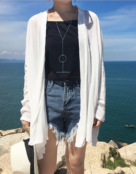 เสื้อคลุมแฟชั่น พร้อมส่ง : เสื้อคลุมสีขาว แบบเก๋มากจ้า