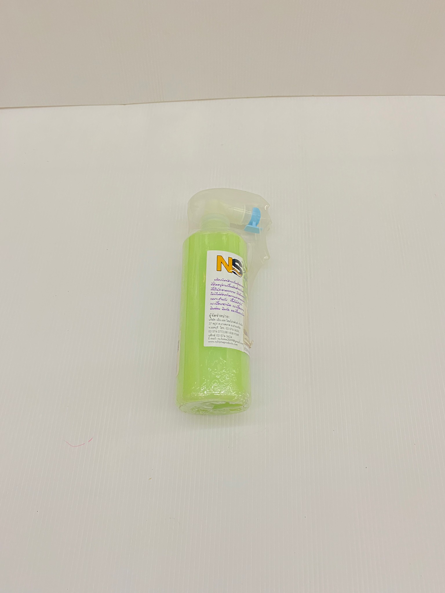 NS HOME น้ำยาดันฝุ่น กลิ่นเกสรดอกไม้ ขนาด 300ml. กลิ่นหอม ไม่เหนียว เพิ่มความเงางาม MOP-036 สีเขียว ของแท้100%