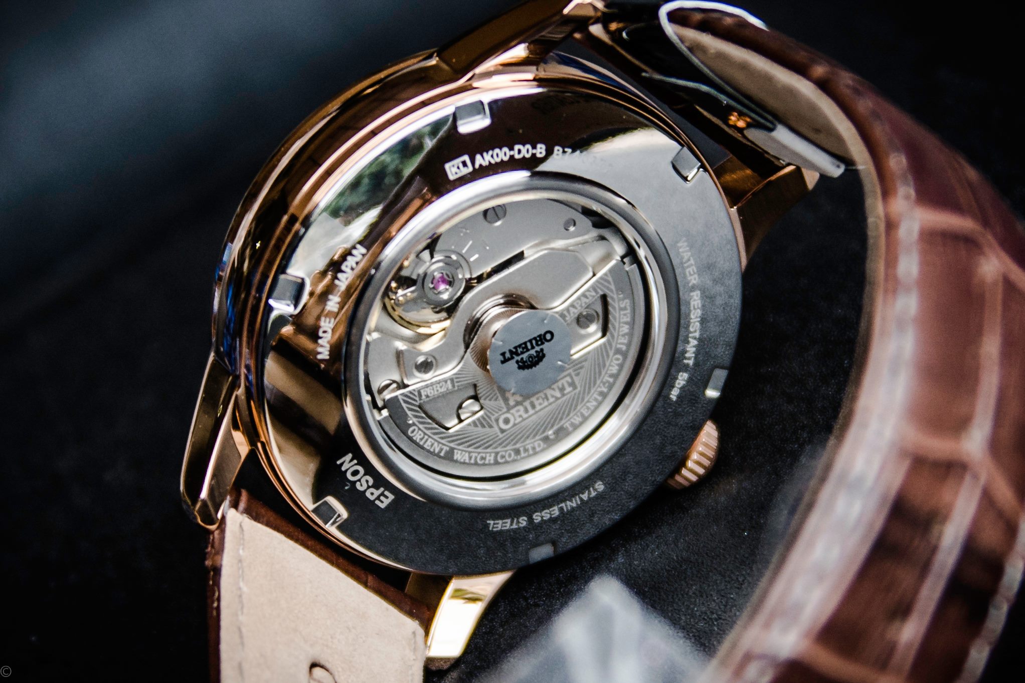 Orient SAK00001Y0 นาฬิกาผู้ชาย Sun And Moon Automatic Sapphire Rose Gold Men's Watch