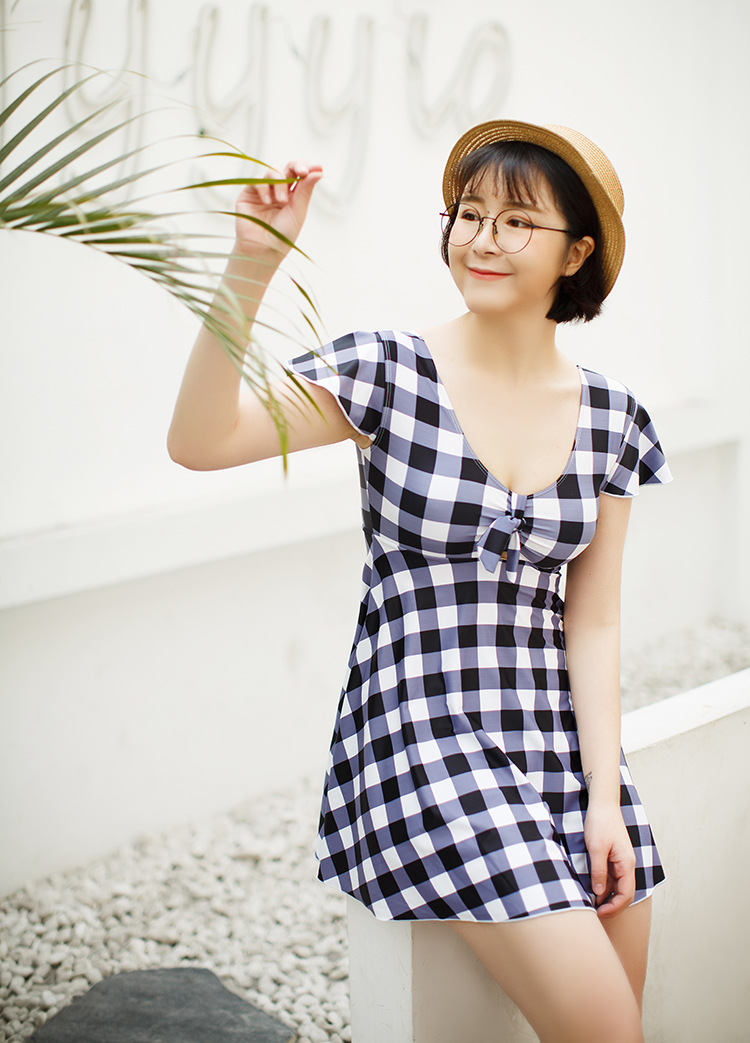 ชุดว่ายน้ำคนอ้วน พร้อมส่ง :ชุดว่ายน้ำไซส์ใหญ่สีดำลายสก็อต แต่งผูกโบว์ด้านหน้า มีกางเกงขาสั้นใส่ด้านในแบบเก๋น่ารักสุดๆจ้า:รอบอก38-46นิ้ว เอว32-44นิ้ว สะโพก38-48นิ้วจ้า