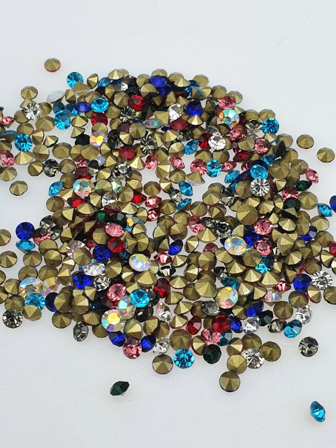 เพชรคริสตัลก้นแหลมขนาด 4มิลลิเมตร (SS16) เพชรคริสตัลสำหรับงานเครื่องประดับ Crystal