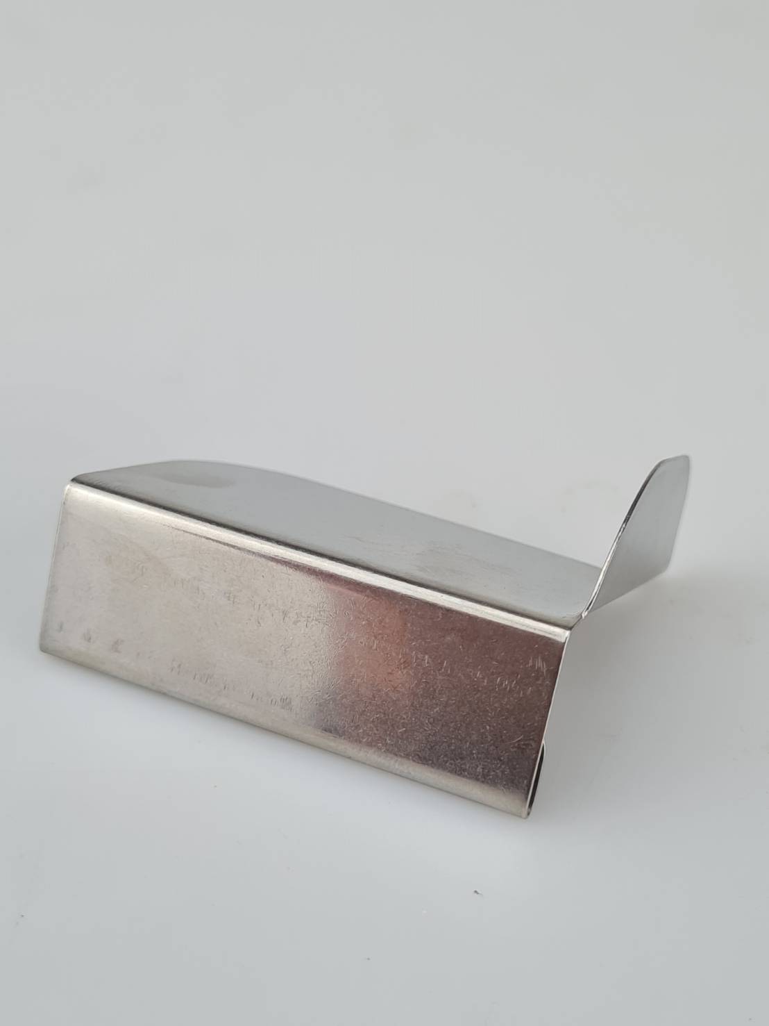 ตัวกั้นผ้าจักรโพ้ง เหล็กกั้นผ้าช่วยในการเย็บโพ้งขอบงานไม่ให้กินผ้ามากเกินขนาด สำหรับ จักรเย็บอุตสาหกรรมโพ้ง อุปกรณ์โช่วยเย็บโพ้ง