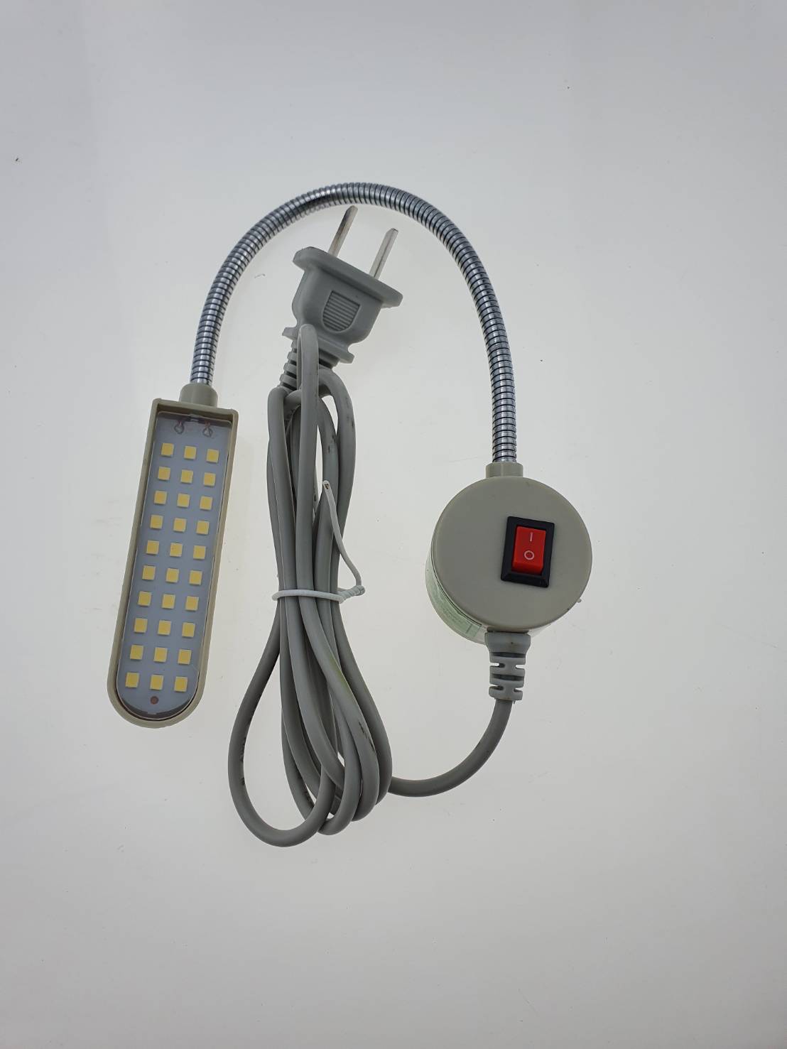 ไฟติดจักร LED จำนวน 30 ติดตั้งง่ายด้วยแม่เหล็ก แสงไฟถนอมสายตาเวลาเย็บ ใช้ได้กับจักรอุตสาหกรรมและจักรทั่วไป