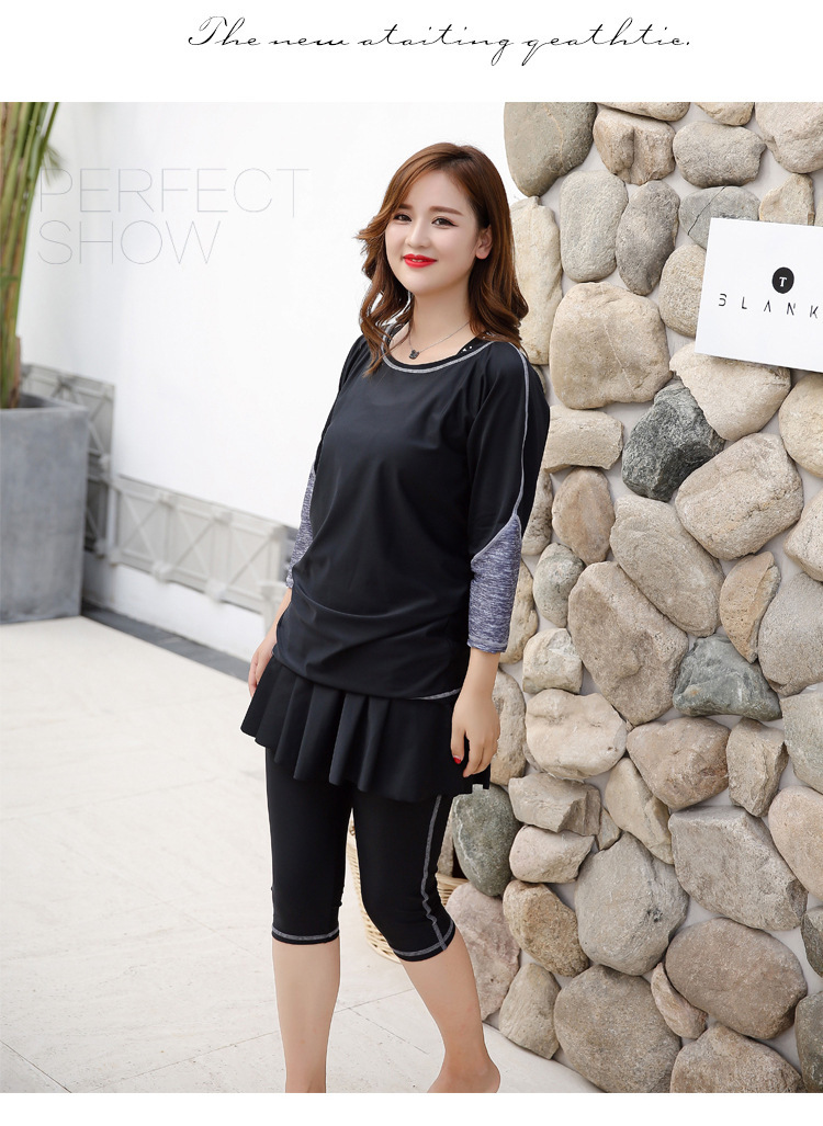 ชุดว่ายน้ำคนอ้วน แบบสปอร์ต 6xl พร้อมส่ง :ชุดว่ายน้ำไซส์ใหญ่สีดำแต่งแขนสีเทา set 3 ชิ้น มีเสื้อคลุมตัวนอก บรา และกางเกงติดกระโปรงระบาย แบบสวยน่ารักมากๆจ้า:เสื้อคลุมตัวนอก รอบอกกว้าง 50 นิ้ว บราตัวในรอบอก 38 - 46 นิ้ว กางเกงติดกระโปรงระบาย เอว 32 - 42 นิ้ว